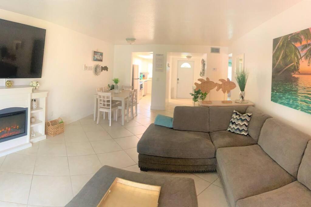 Bright And Beachy 2Bed 1Bath Home - Unit 210 코코아비치 외부 사진