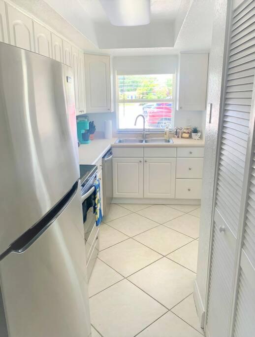 Bright And Beachy 2Bed 1Bath Home - Unit 210 코코아비치 외부 사진